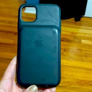 Used IPhone 11 smart battery case!